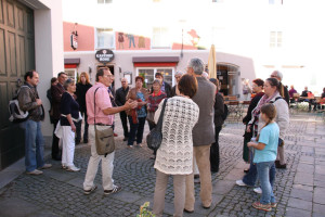 Vor dem Kloster der Hl. Crescentia